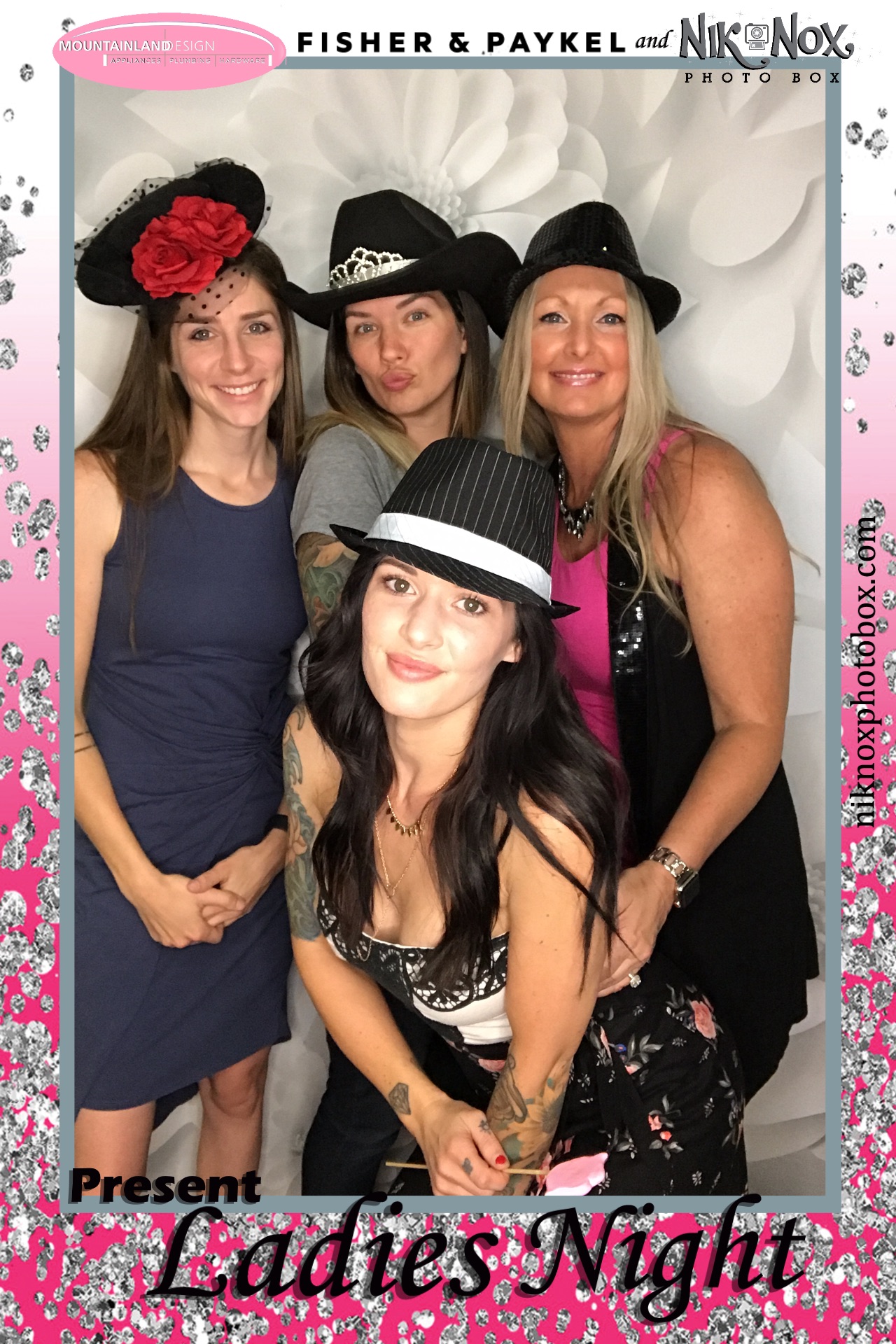 Ladies Night | View more photos from the event at gallery.niknoxphotobox.com/u/NiKnox-Photo-Box/Ladies-Night